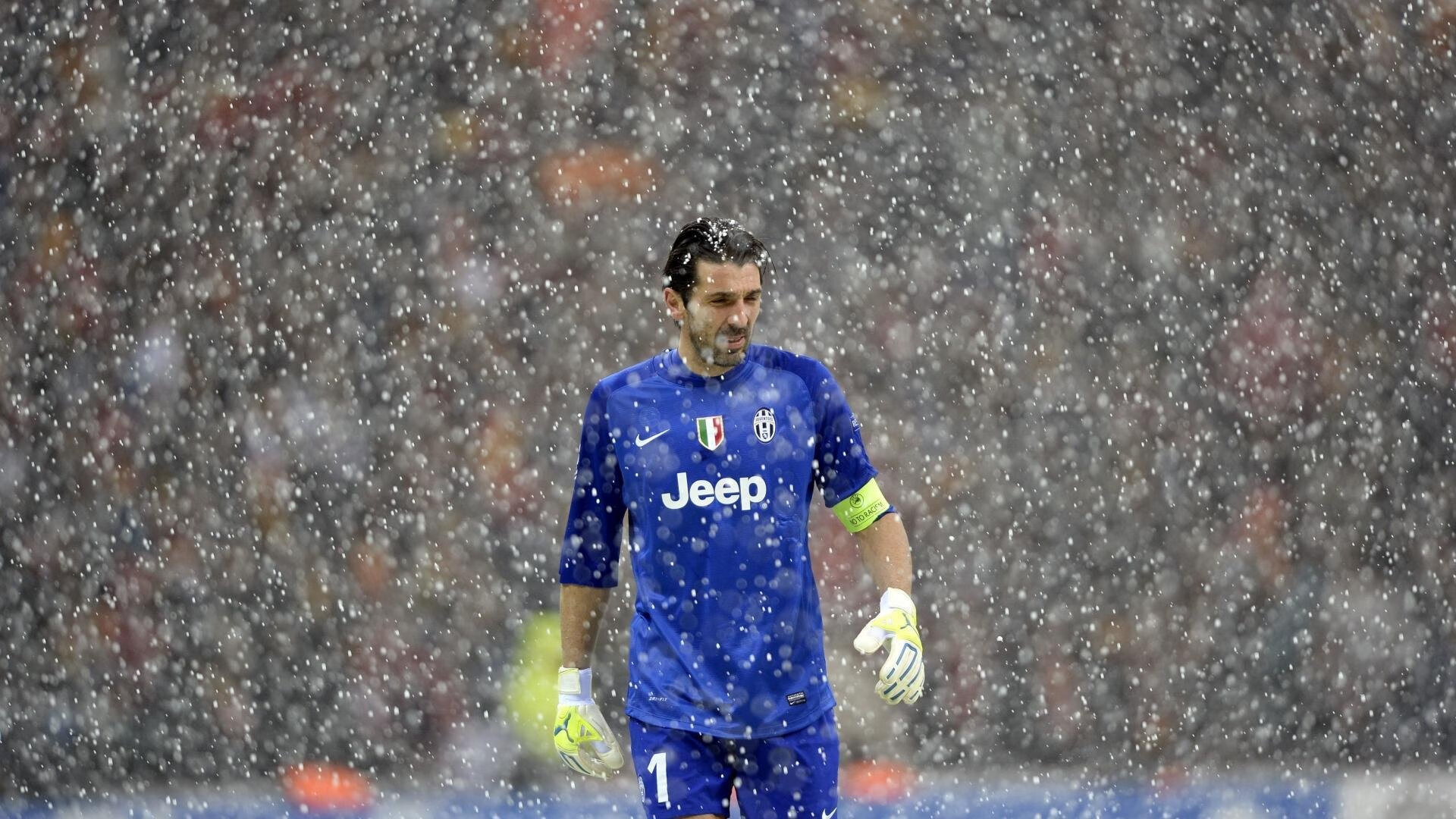 五大联赛是否普遍压缩边后卫助攻路线以加强防守平衡,五大联赛最好的边锋